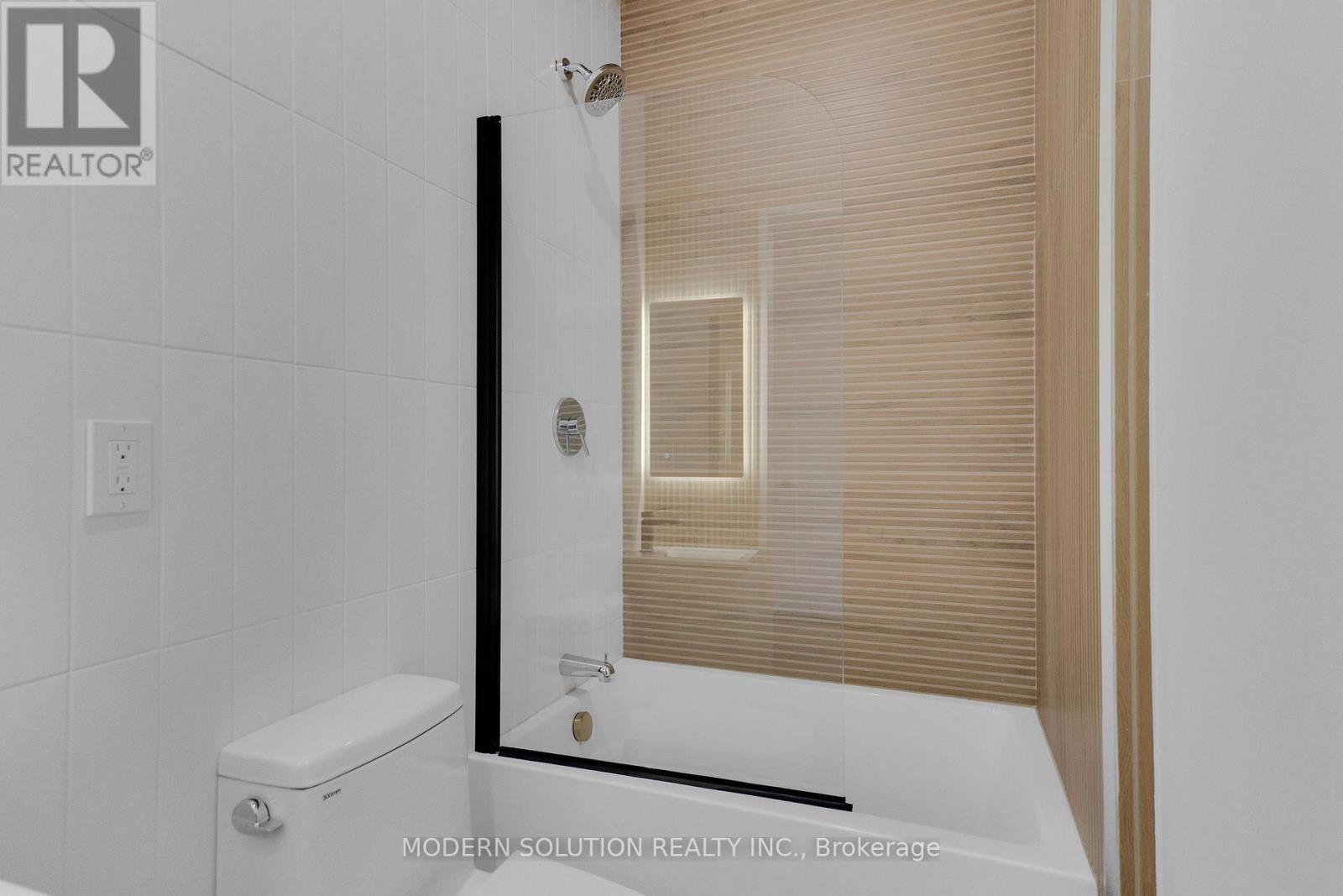 Upper - 66 Silverthorn Avenue, Toronto (Weston-Pellam Park), Ontario  M6N 3J8 - Photo 13 - W12929082