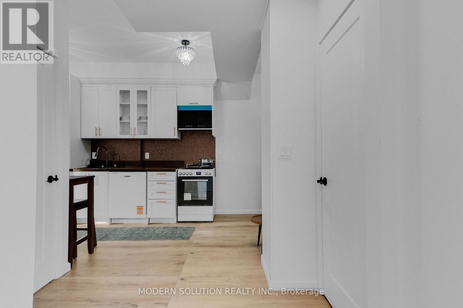 Upper - 66 Silverthorn Avenue, Toronto (Weston-Pellam Park), Ontario  M6N 3J8 - Photo 2 - W12929082