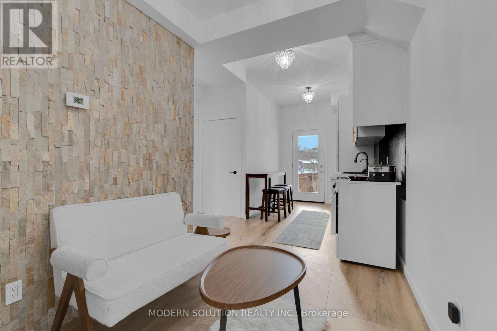 Upper - 66 Silverthorn Avenue, Toronto (Weston-Pellam Park), Ontario  M6N 3J8 - Photo 4 - W12929082