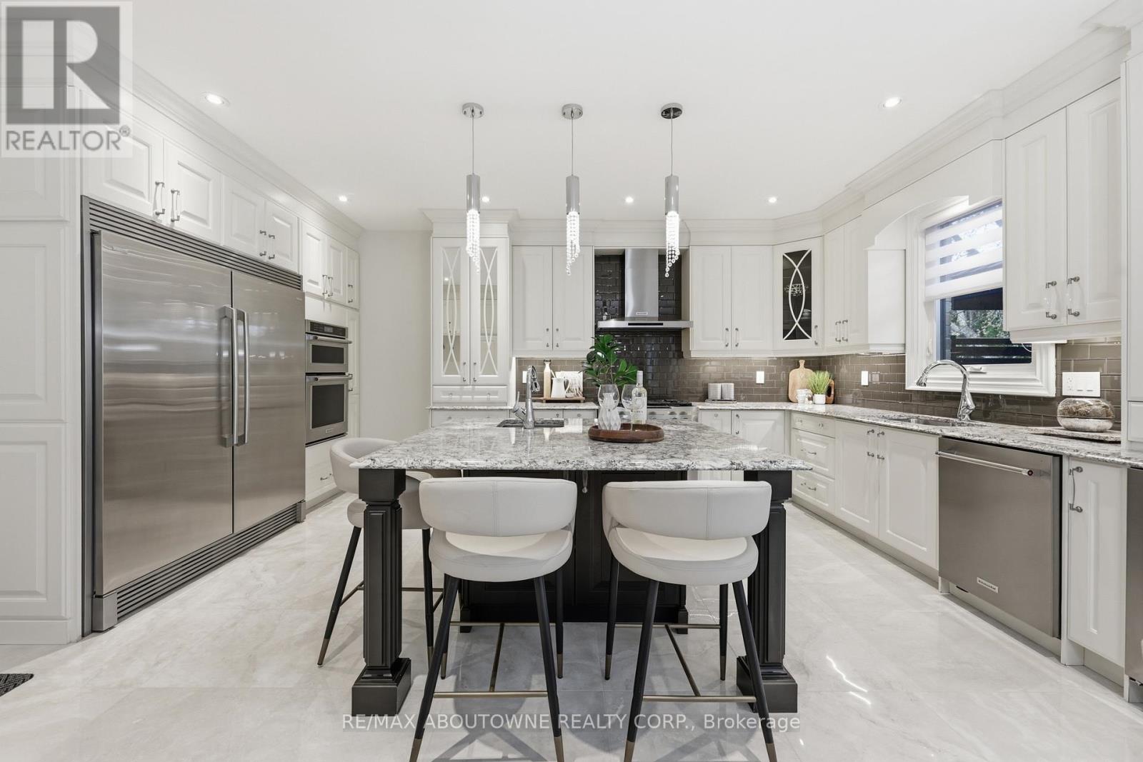 2225 Glazebrook Circle, Oakville (Wm Westmount), Ontario  L6M 5B5 - Photo 13 - W12929118