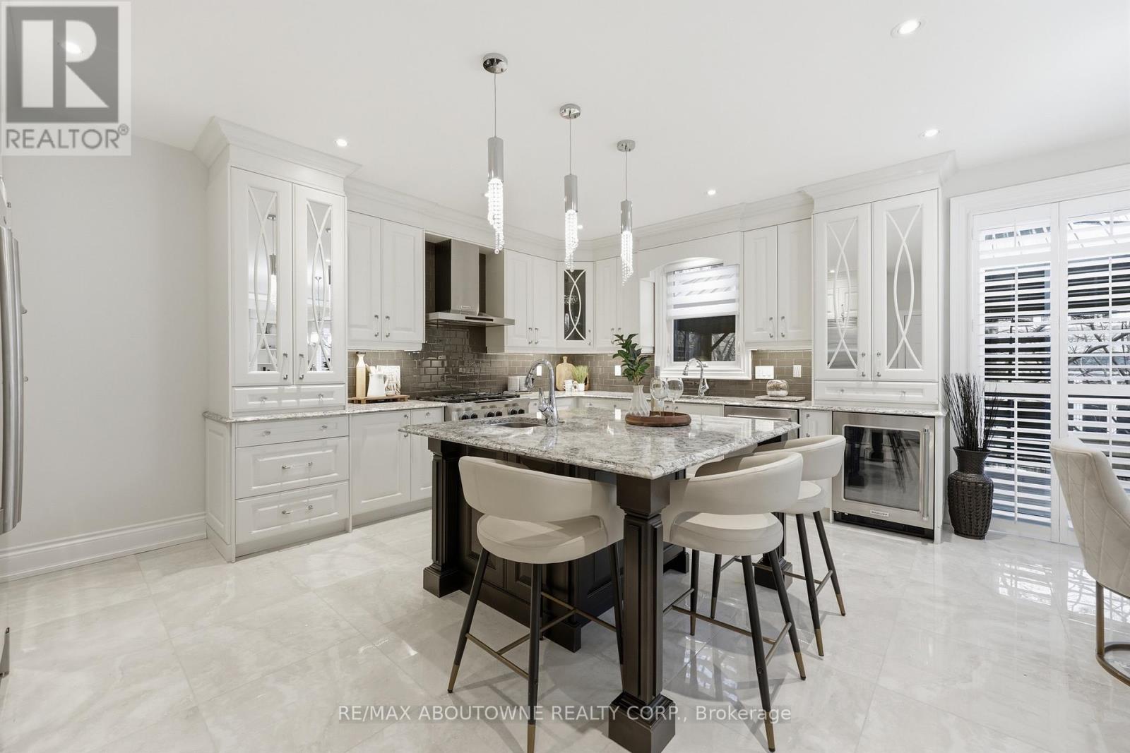 2225 Glazebrook Circle, Oakville (Wm Westmount), Ontario  L6M 5B5 - Photo 14 - W12929118