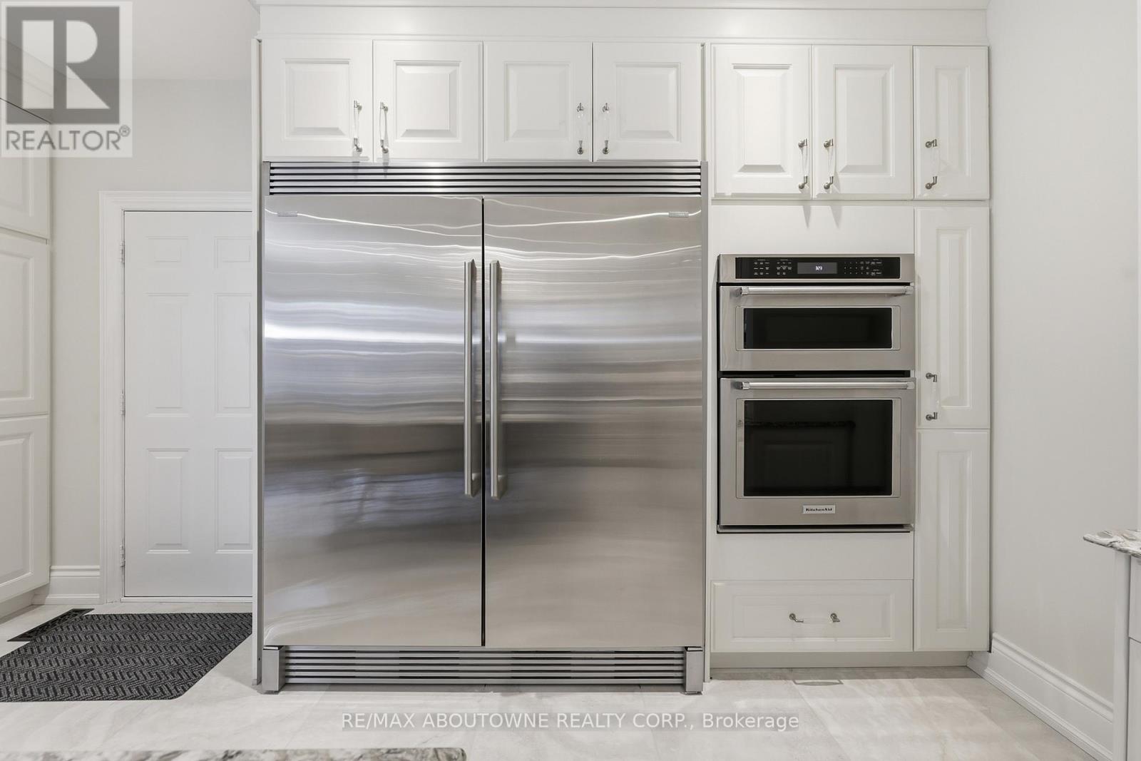 2225 Glazebrook Circle, Oakville (Wm Westmount), Ontario  L6M 5B5 - Photo 15 - W12929118