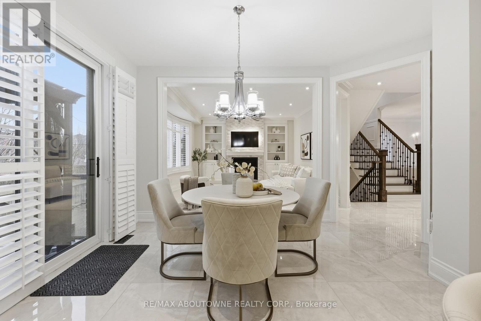 2225 Glazebrook Circle, Oakville (Wm Westmount), Ontario  L6M 5B5 - Photo 19 - W12929118