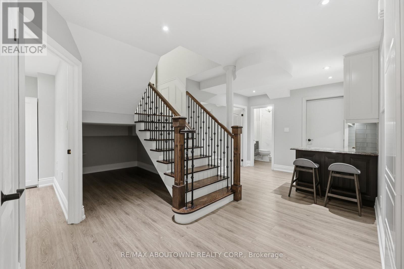 2225 Glazebrook Circle, Oakville (Wm Westmount), Ontario  L6M 5B5 - Photo 36 - W12929118