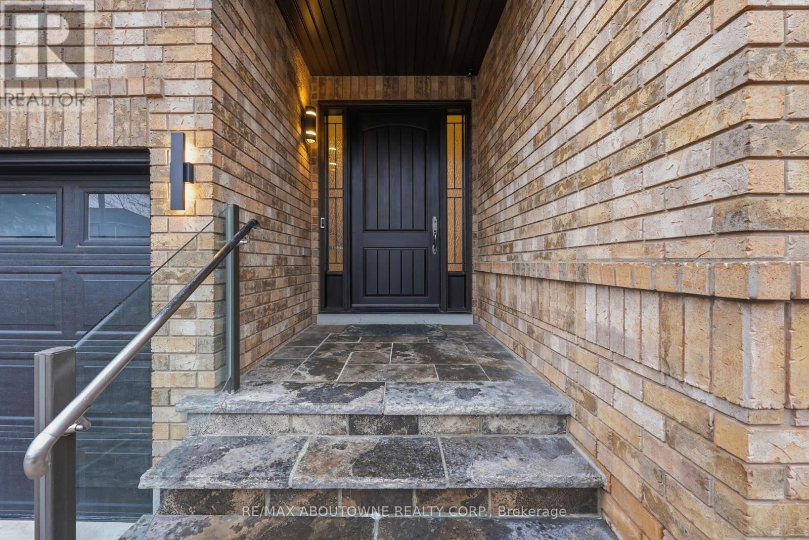 2225 Glazebrook Circle, Oakville (Wm Westmount), Ontario  L6M 5B5 - Photo 4 - W12929118