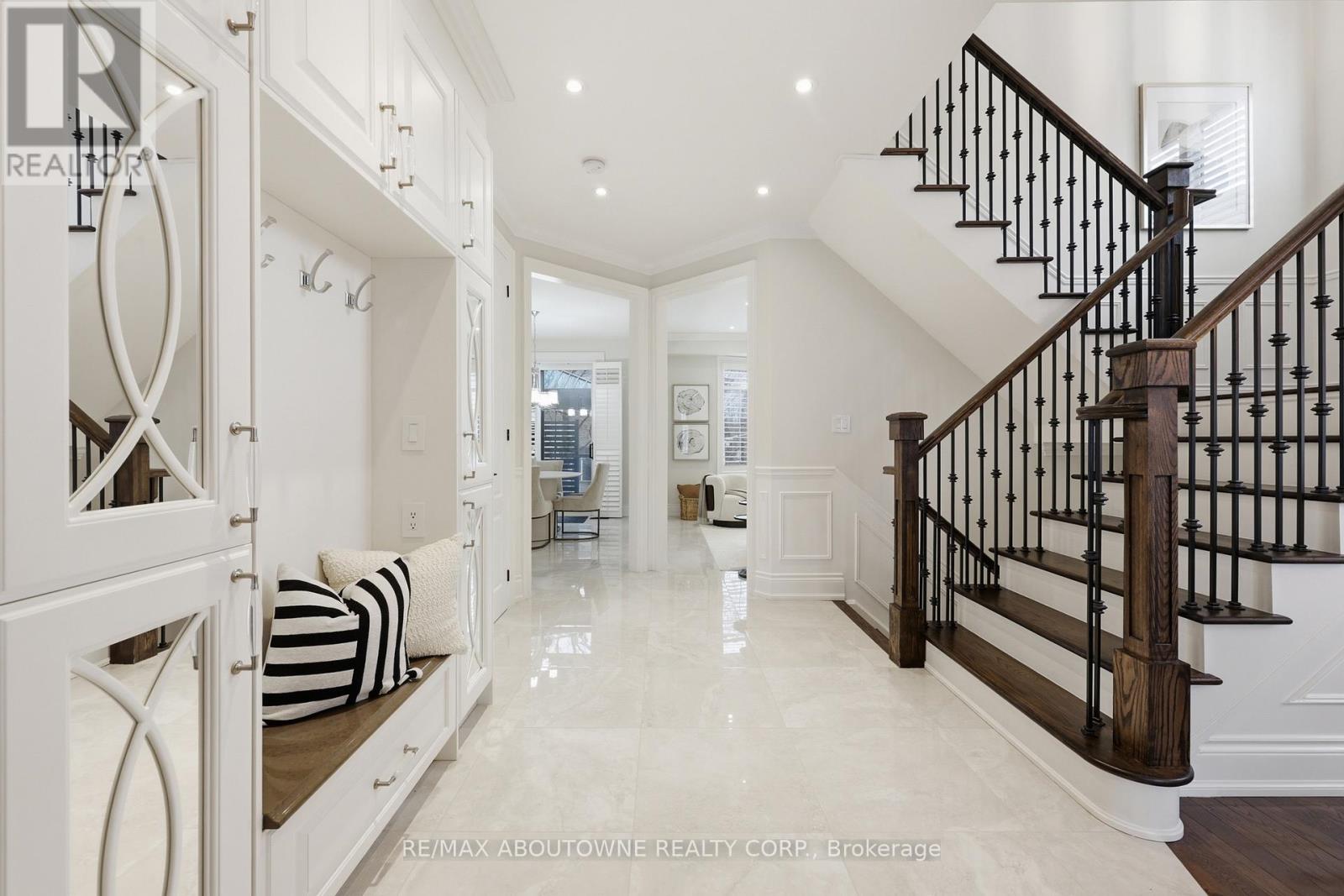 2225 Glazebrook Circle, Oakville (Wm Westmount), Ontario  L6M 5B5 - Photo 8 - W12929118