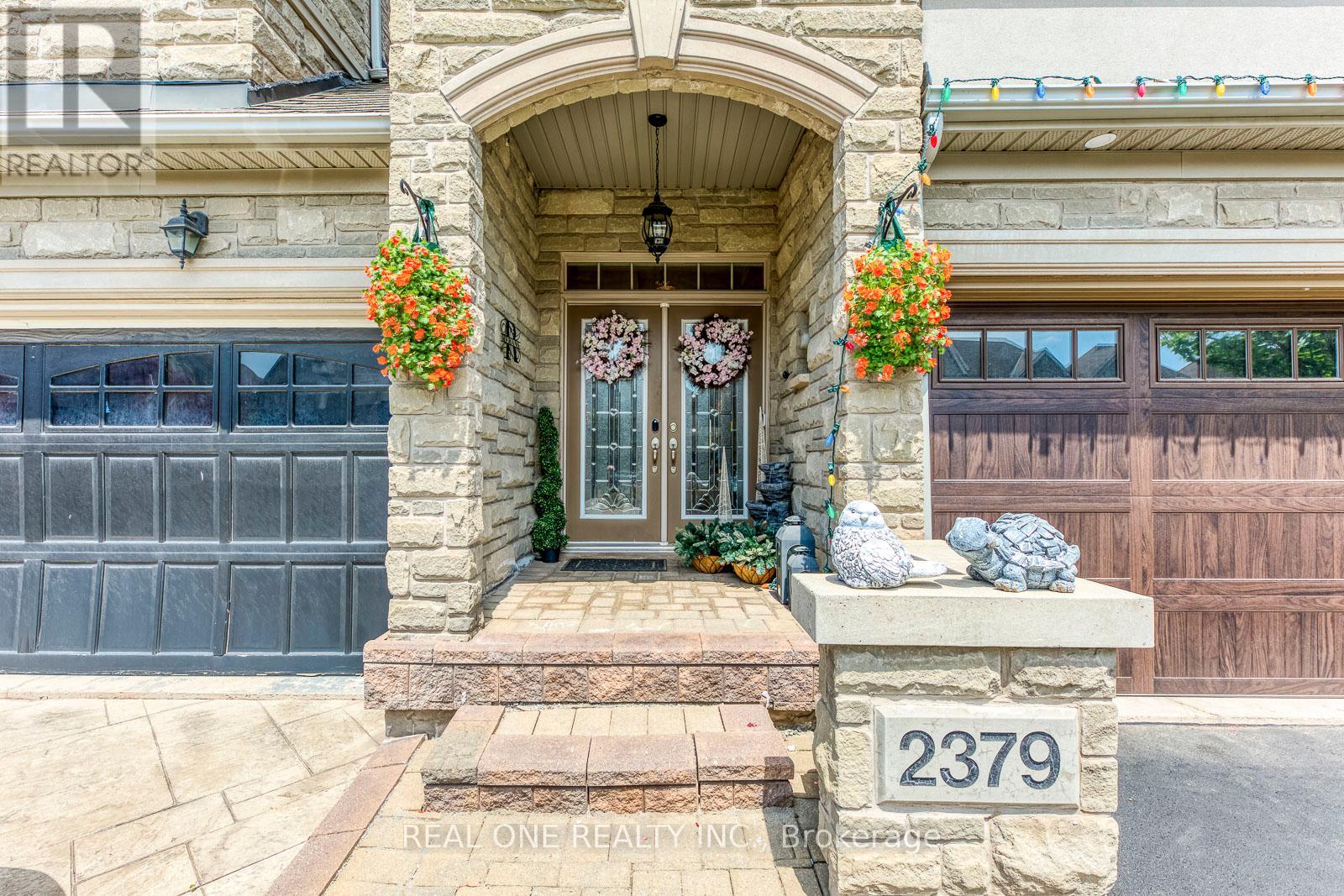 2379 Wasaga Drive, Oakville (Jc Joshua Creek), Ontario  L6H 0B7 - Photo 3 - W12929132