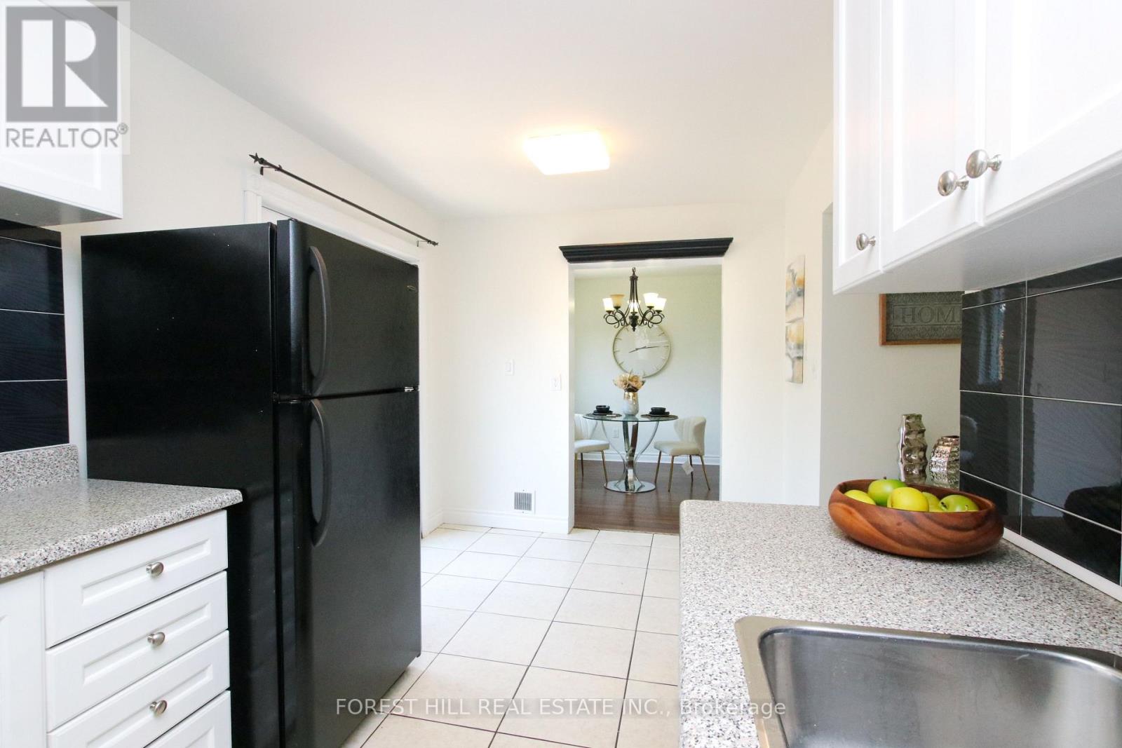 5 Pennywood Road, Brampton (Madoc), Ontario  L6V 2J6 - Photo 10 - W12929142