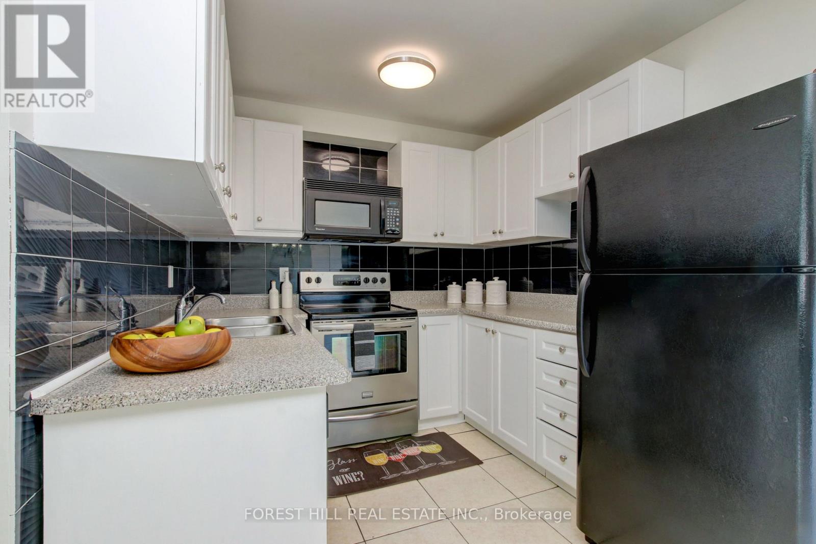 5 Pennywood Road, Brampton (Madoc), Ontario  L6V 2J6 - Photo 8 - W12929142