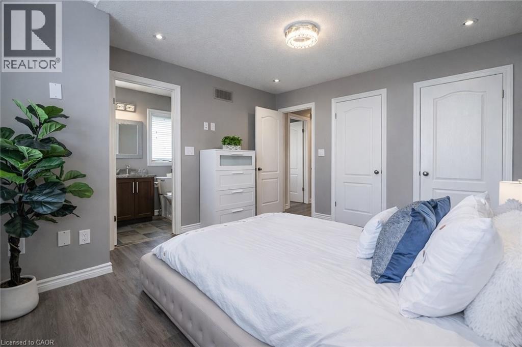 25 Machado Street, Kitchener, Ontario  N2R 0C1 - Photo 24 - 40815011