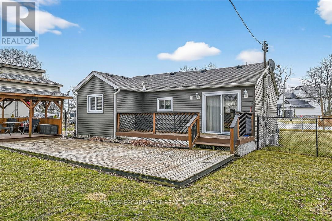 277 Blue Water Parkway, Haldimand, Ontario  N0A 1P0 - Photo 3 - X12929092