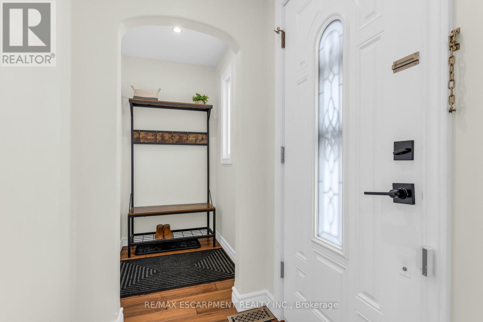 303 Nelson Street, Brantford, Ontario  N3S 4C9 - Photo 6 - X12929094