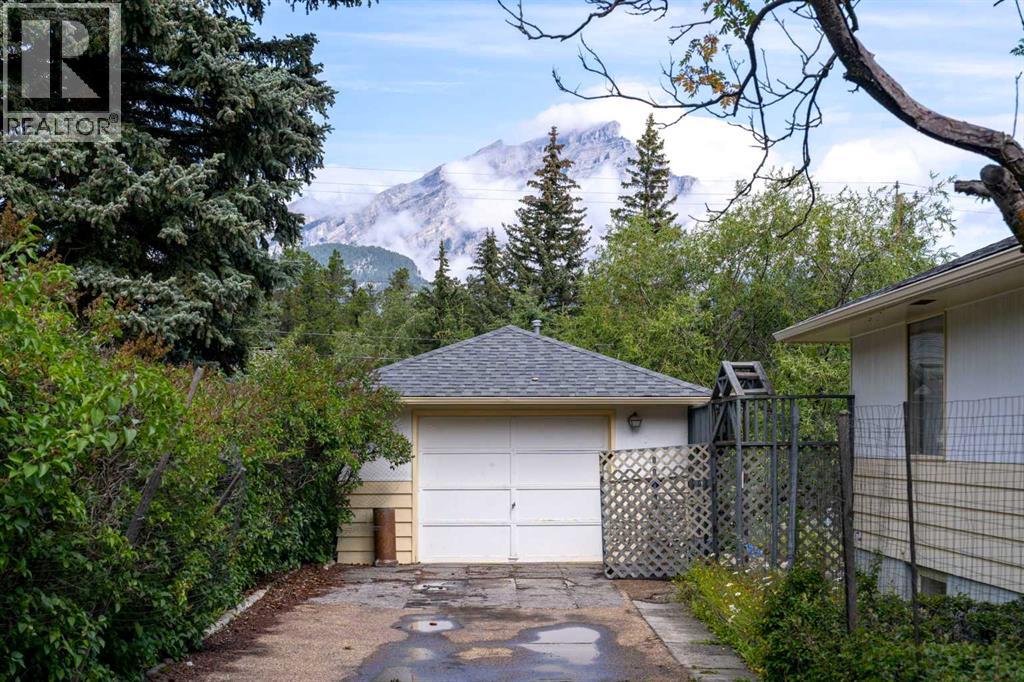 125 Rainbow Avenue, Banff, Alberta  T1L 1A1 - Photo 5 - A2249719