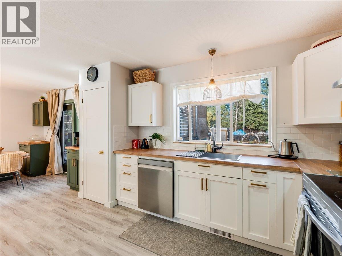 1359 Grosvenor Place, Castlegar, British Columbia  V1N 3X8 - Photo 17 - 10370880