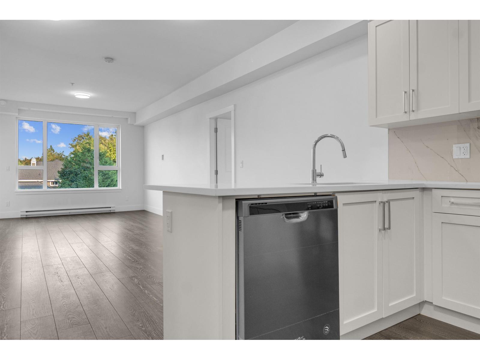 204 9983 E Barnston Drive, Surrey, British Columbia  V4N 6T3 - Photo 6 - R3101476