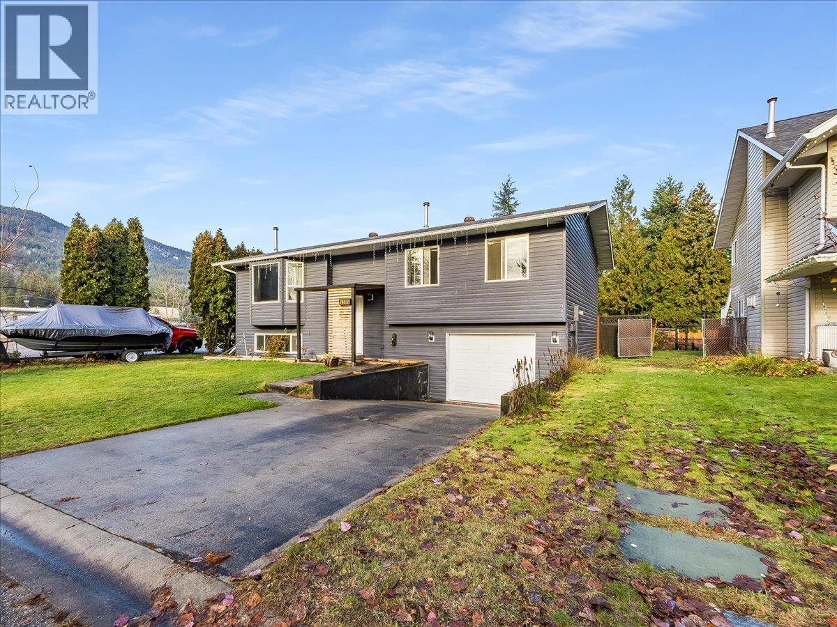 1359 Grosvenor Place, Castlegar, British Columbia  V1N 3X8 - Photo 66 - 10370880