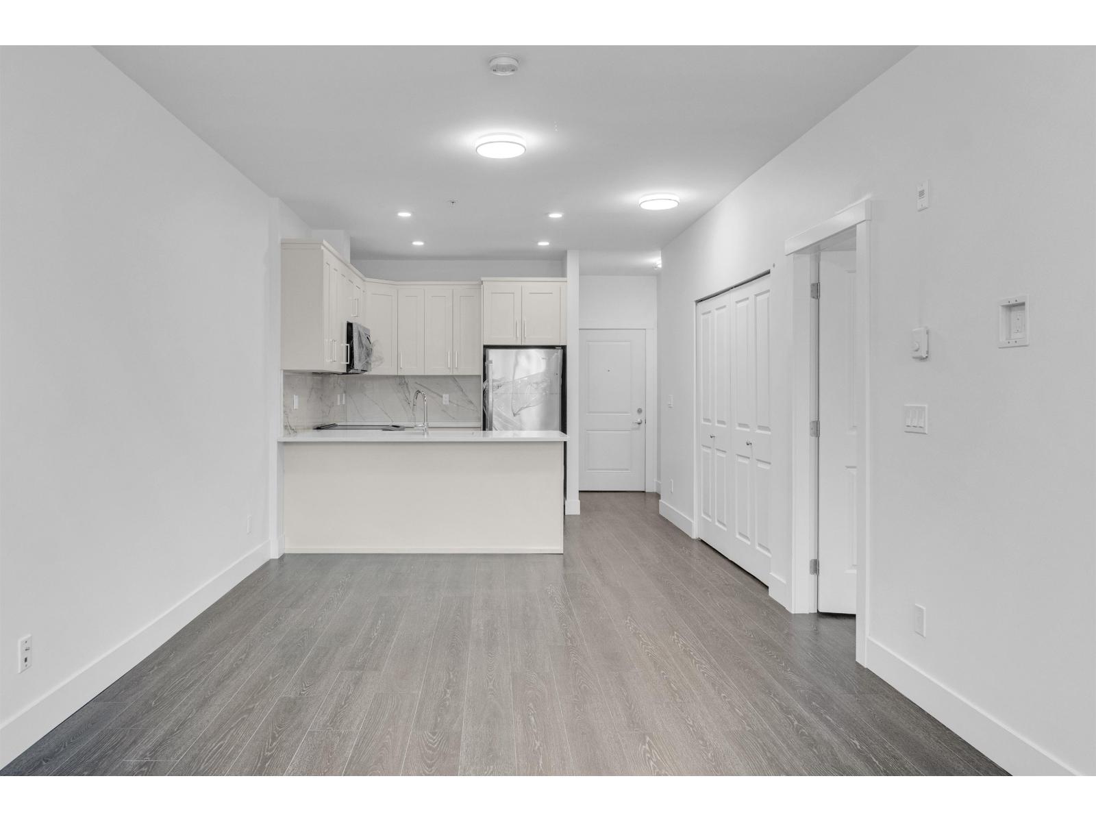 103 9983 E Barnston Drive, Surrey, British Columbia  V4N 6T3 - Photo 4 - R3101479