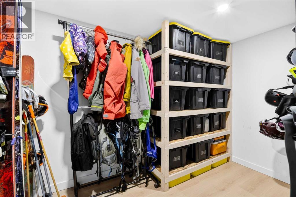 77 Point Drive Nw, Calgary, Alberta  T3B 4V9 - Photo 42 - A2293043