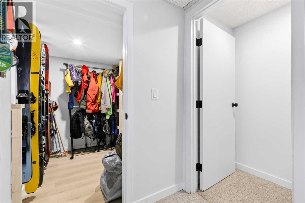 77 Point Drive Nw, Calgary, Alberta  T3B 4V9 - Photo 41 - A2293043