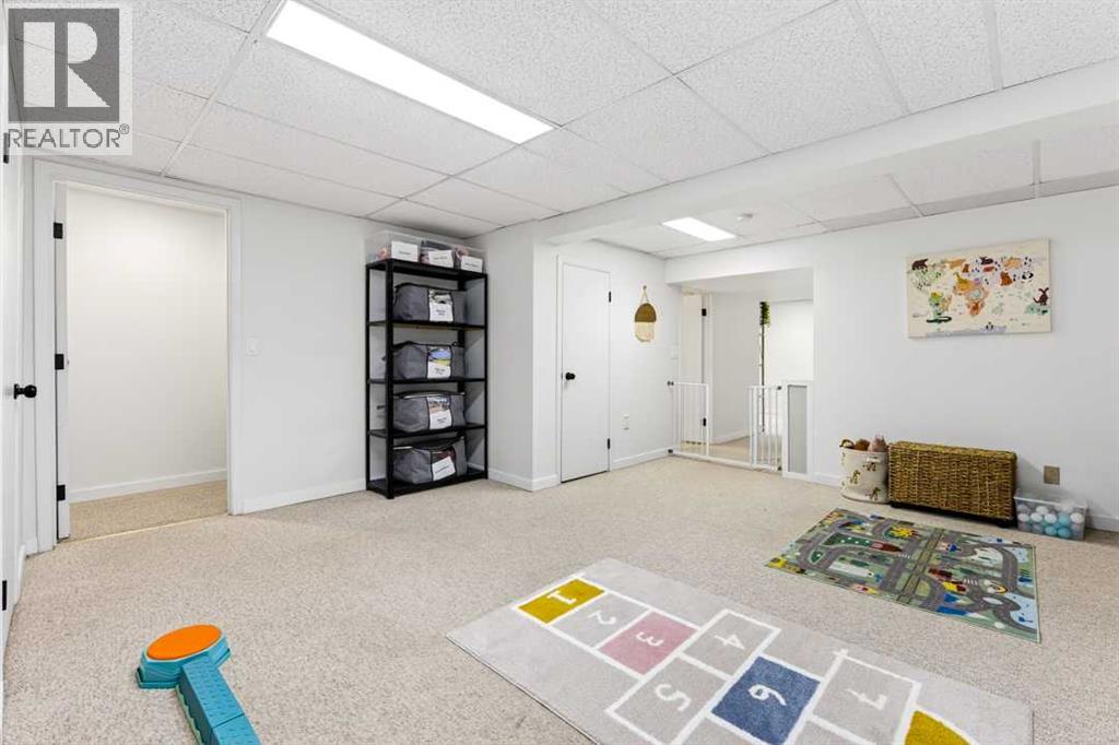 77 Point Drive Nw, Calgary, Alberta  T3B 4V9 - Photo 35 - A2293043