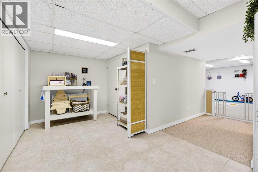 77 Point Drive Nw, Calgary, Alberta  T3B 4V9 - Photo 40 - A2293043