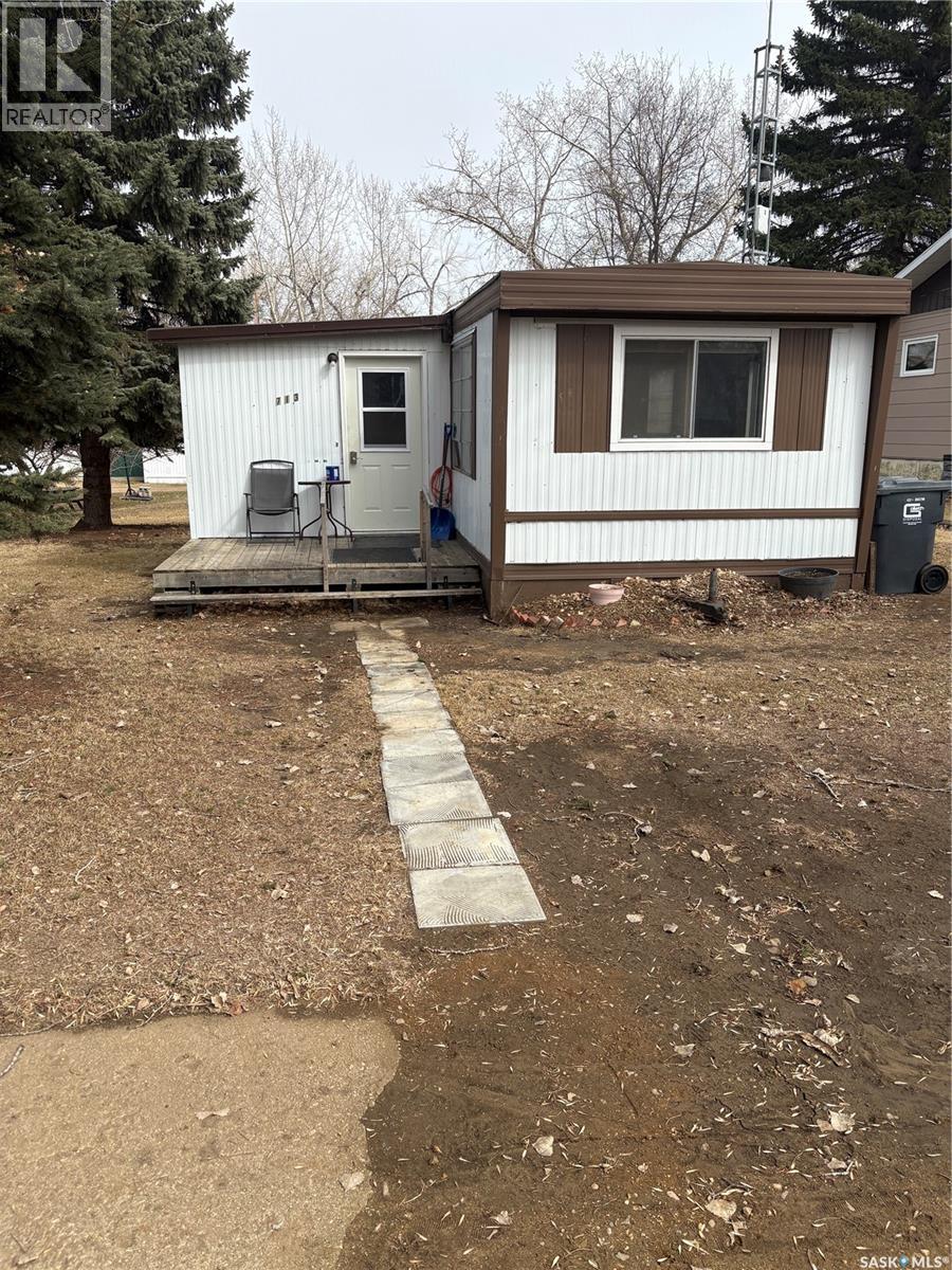 713 Mann Avenue, Radville, Saskatchewan  S0C 2G0 - Photo 1 - SK031439