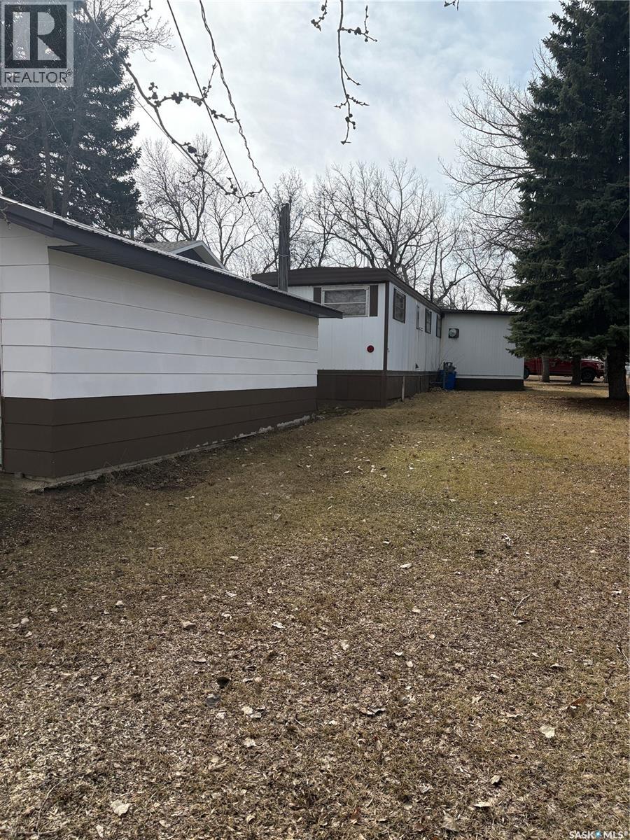 713 Mann Avenue, Radville, Saskatchewan  S0C 2G0 - Photo 3 - SK031439