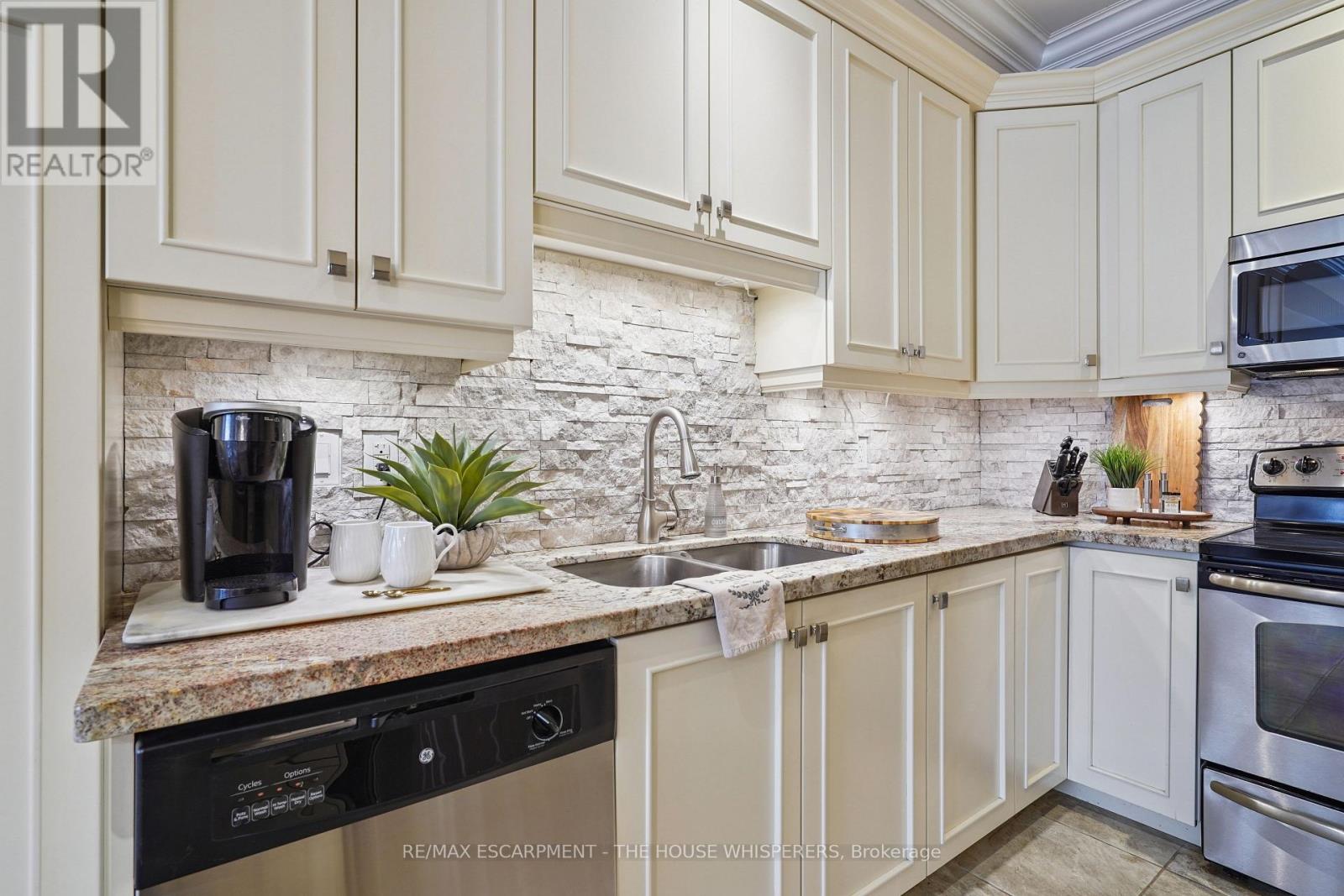 29 - 181 Plains Road W, Burlington, Ontario  L7T 0B1 - Photo 20 - W12899486