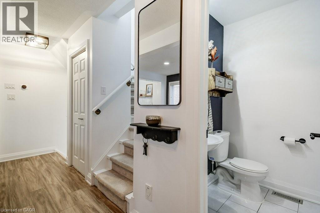 4 Harnesworth Crescent, Waterdown, Ontario  L8B 0J3 - Photo 6 - 40815602