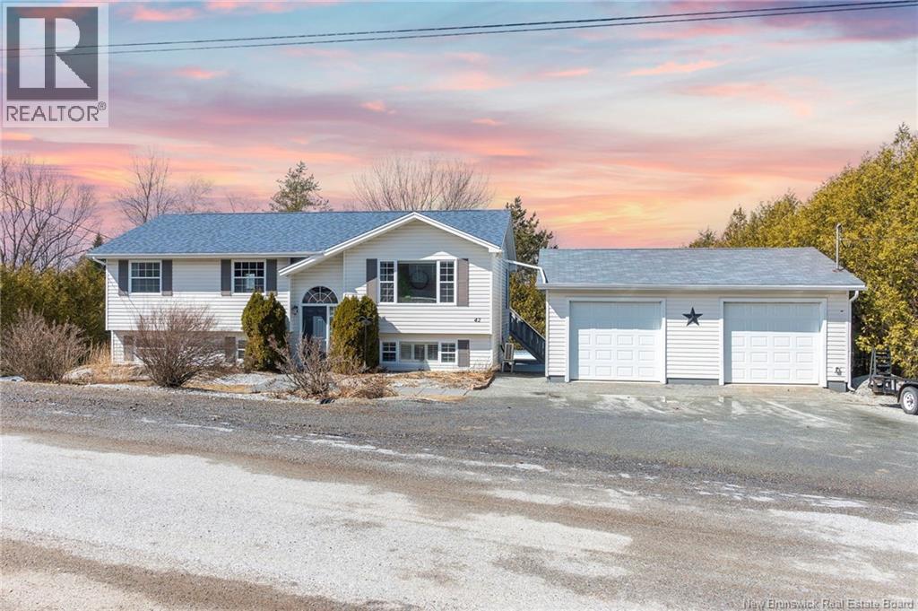 42 Raymond Street, Hampton, New Brunswick  E5N 5J8 - Photo 1 - NB135915