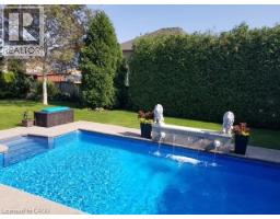 27 SURREY Drive, Ancaster, Ontario