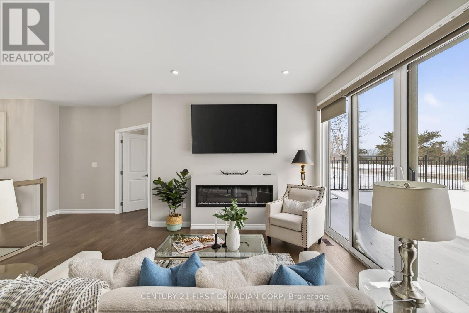 9128 Indian Hills Trail W, Lambton Shores, Ontario  N0N 1J2 - Photo 17 - X12929226