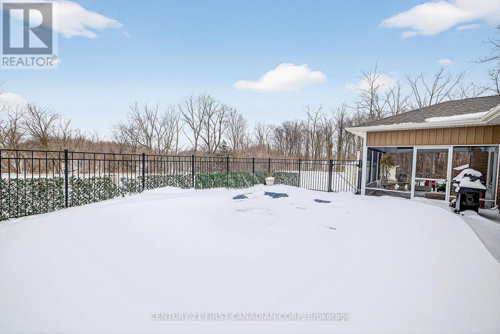 9128 Indian Hills Trail W, Lambton Shores, Ontario  N0N 1J2 - Photo 35 - X12929226