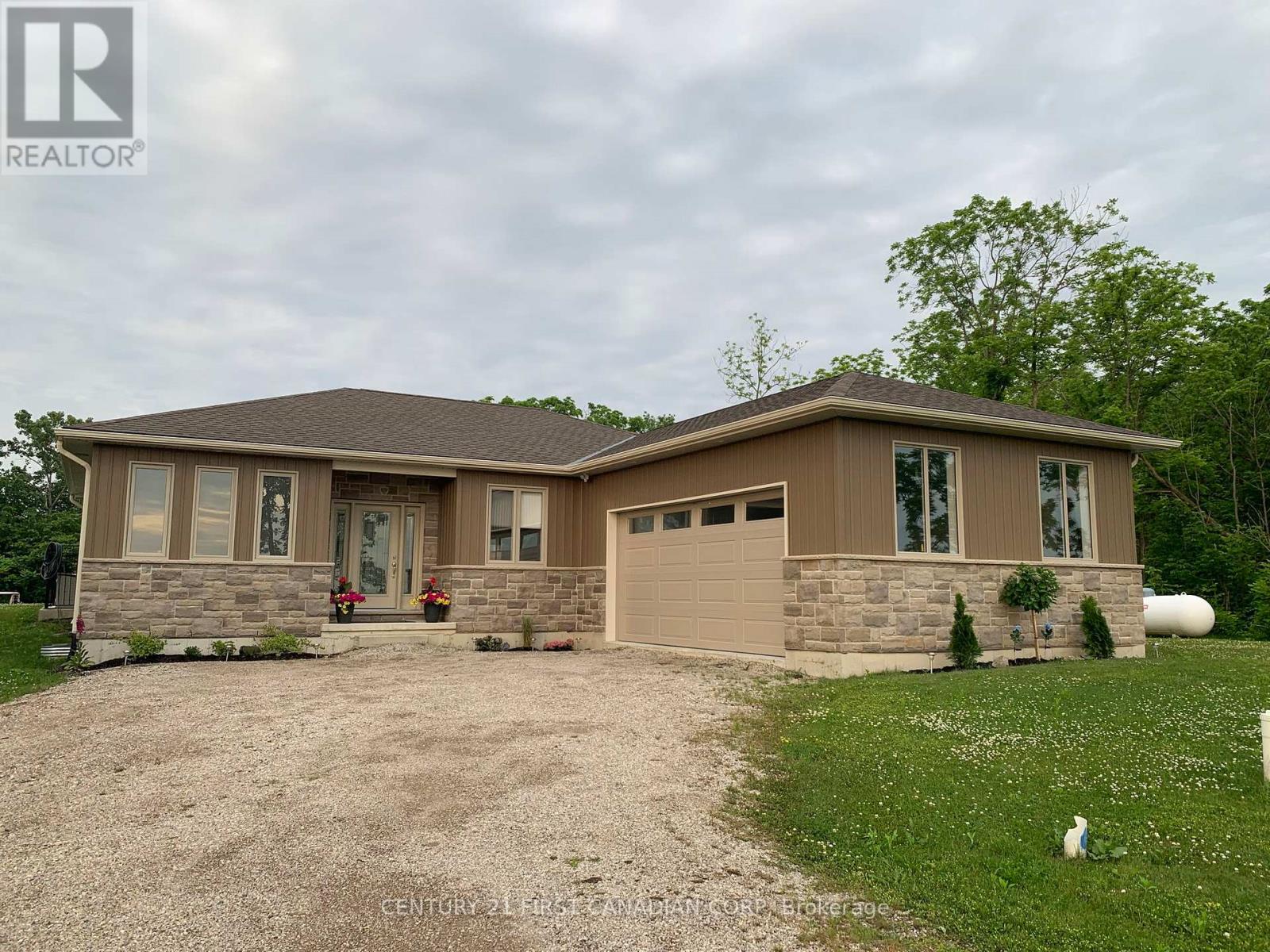9128 Indian Hills Trail W, Lambton Shores, Ontario  N0N 1J2 - Photo 39 - X12929226