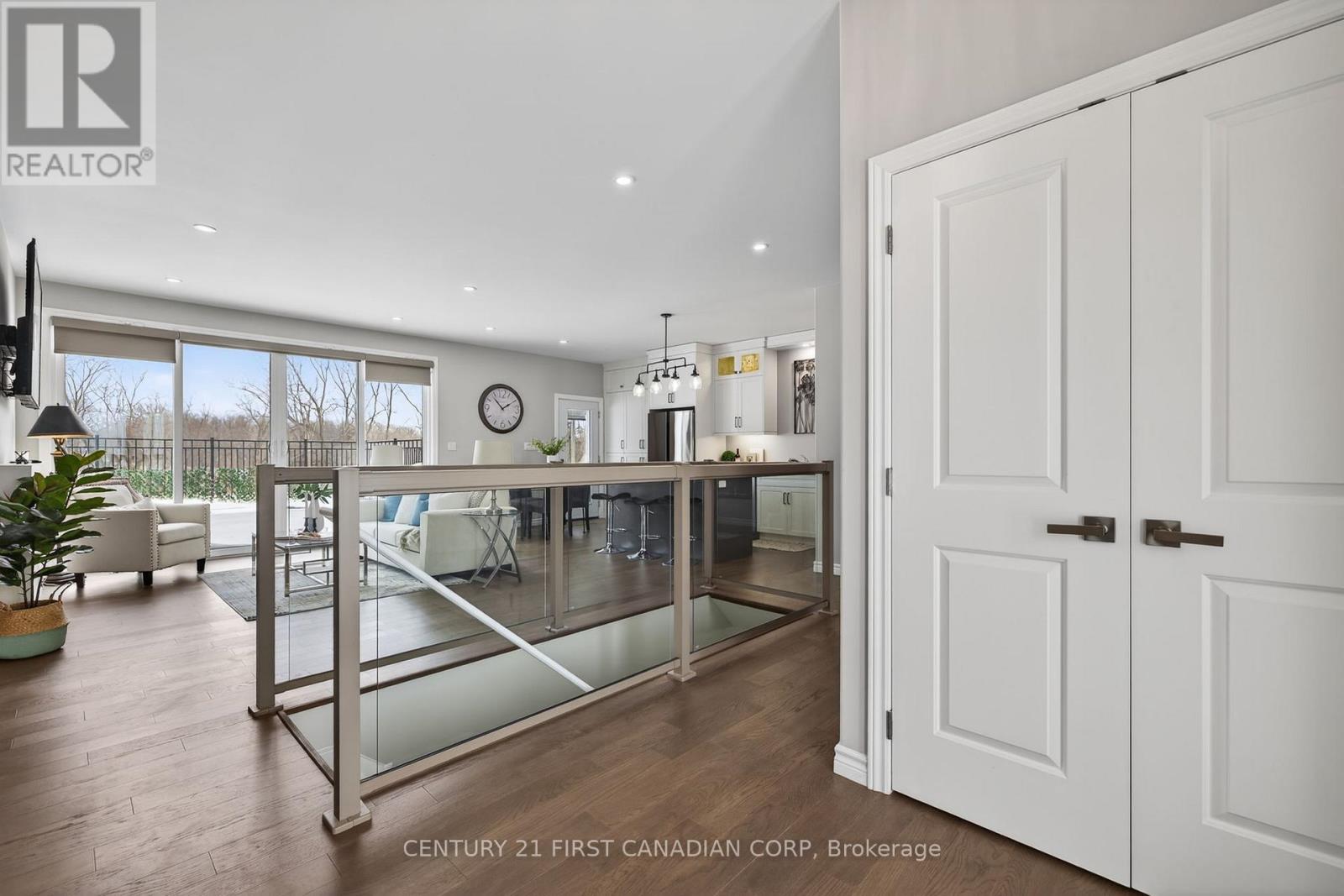 9128 Indian Hills Trail W, Lambton Shores, Ontario  N0N 1J2 - Photo 4 - X12929226