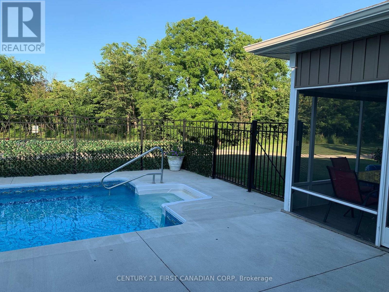 9128 Indian Hills Trail W, Lambton Shores, Ontario  N0N 1J2 - Photo 45 - X12929226