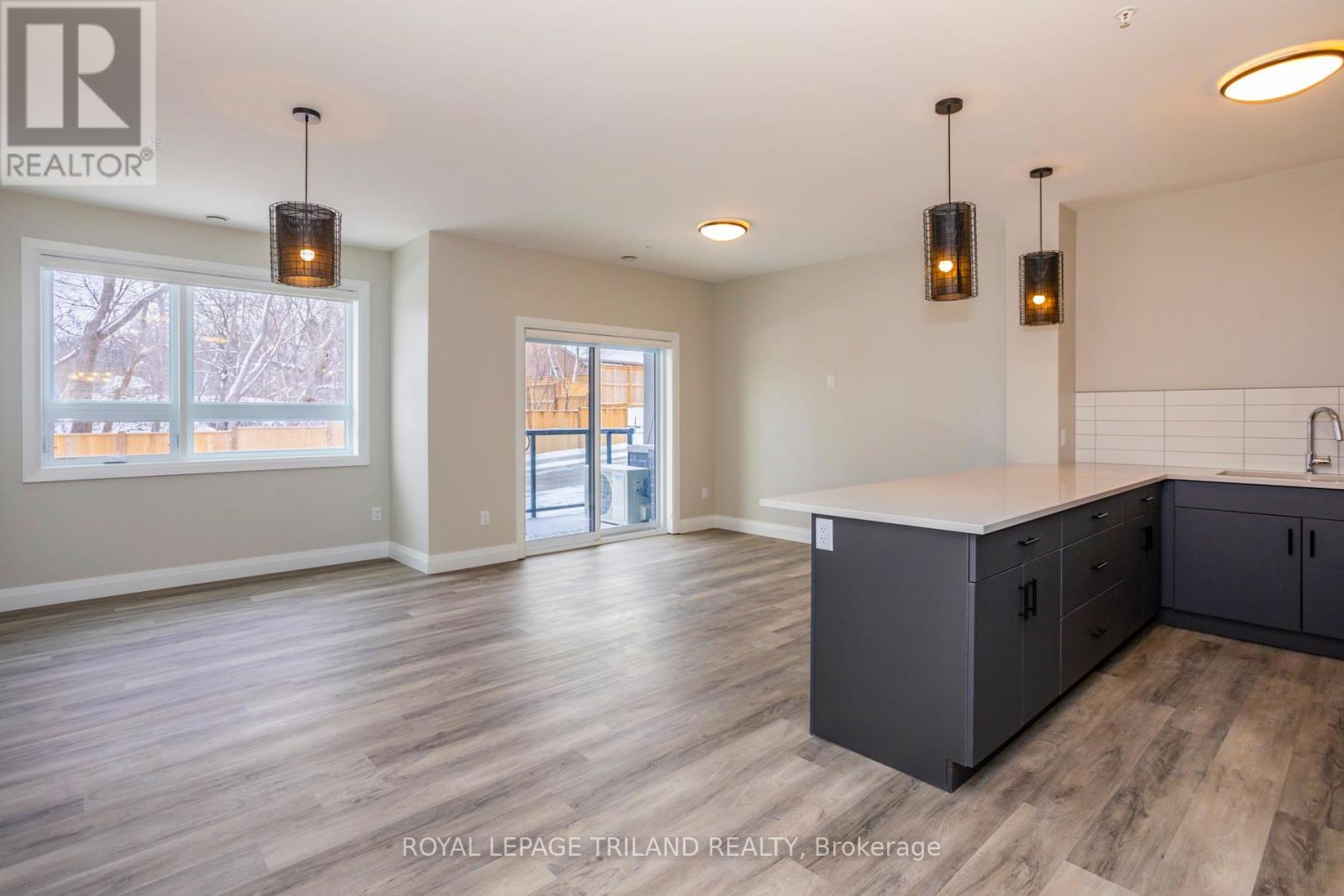 101 - 555 Teeple Terrace, London South, Ontario  N6K 0L6 - Photo 4 - X12929304