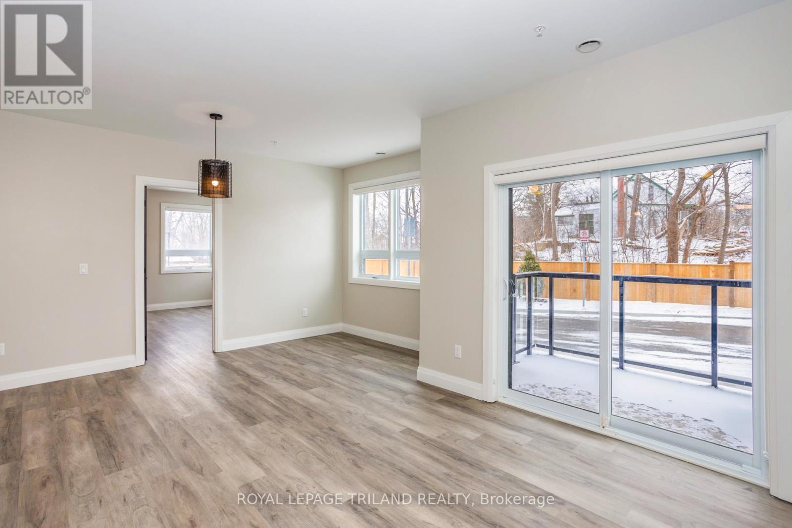 101 - 555 Teeple Terrace, London South, Ontario  N6K 0L6 - Photo 5 - X12929304