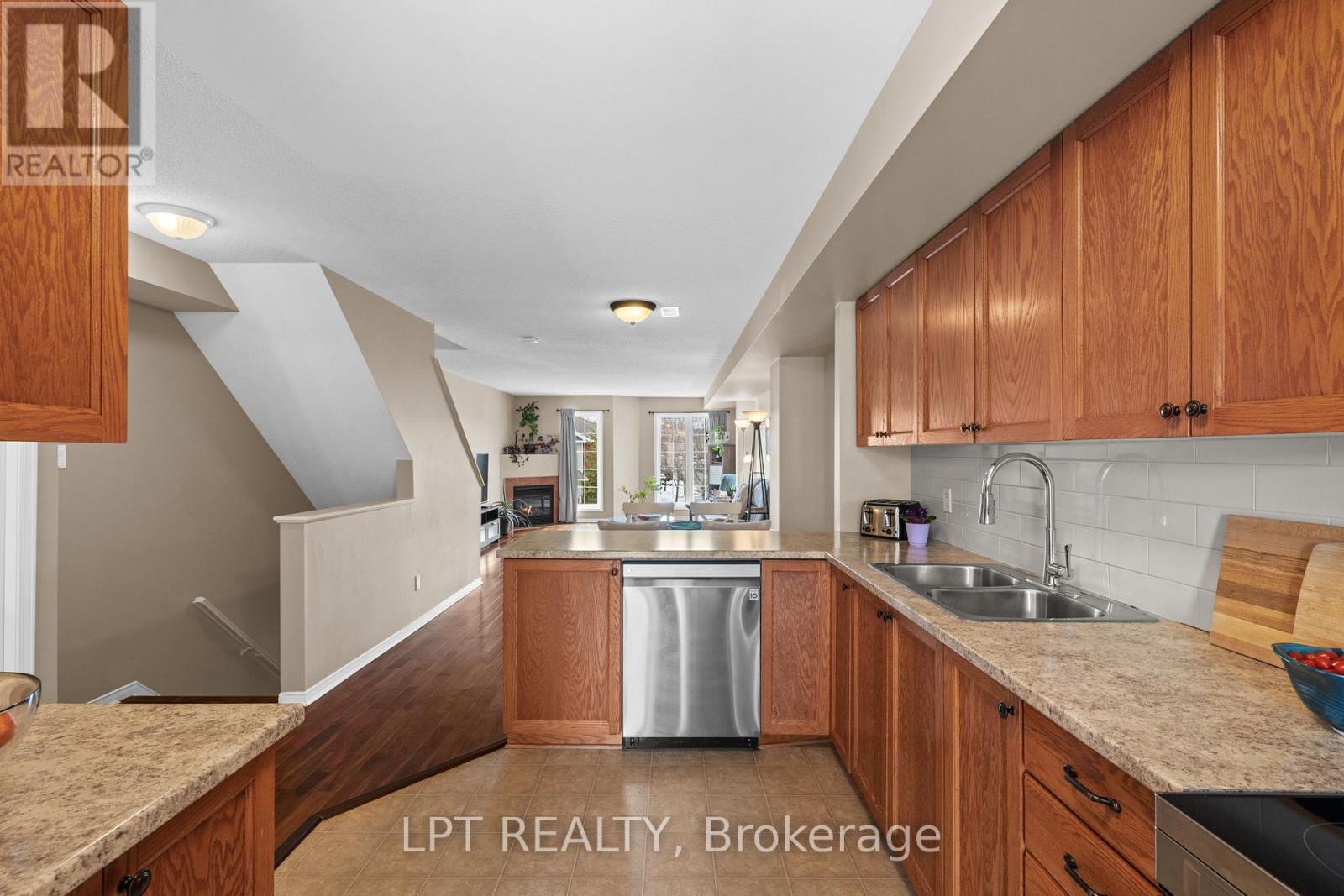 . - 902 Longfields Drive, Ottawa, Ontario  K2J 5K6 - Photo 13 - X12929356