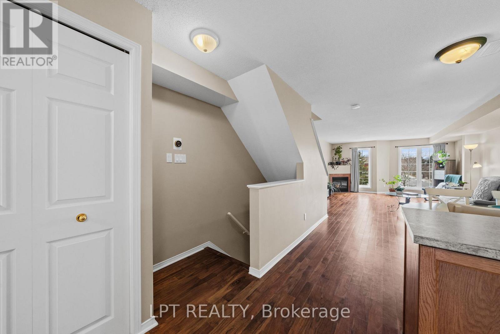 . - 902 Longfields Drive, Ottawa, Ontario  K2J 5K6 - Photo 6 - X12929356
