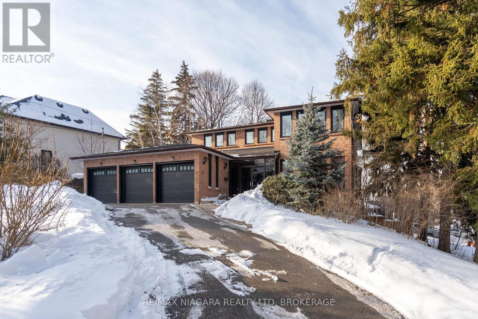 18 MOUNTBATTEN ROAD, Toronto, Ontario