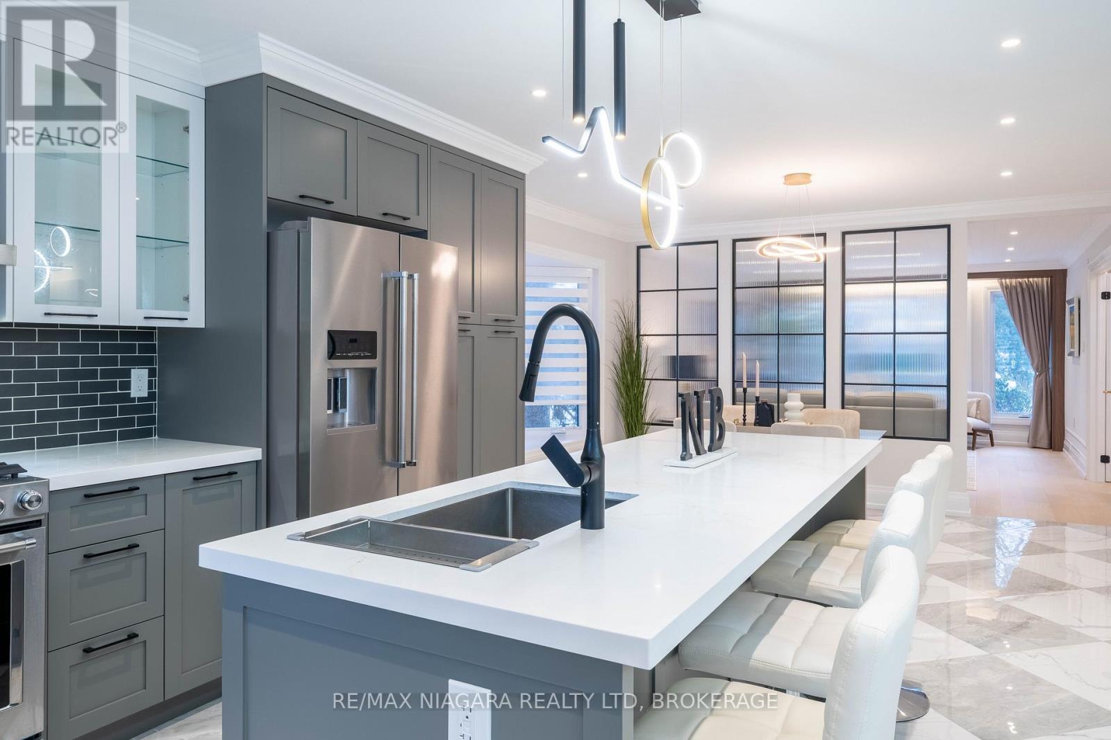 18 Mountbatten Road, Toronto, Ontario  M9P 1Z2 - Photo 13 - W12929252