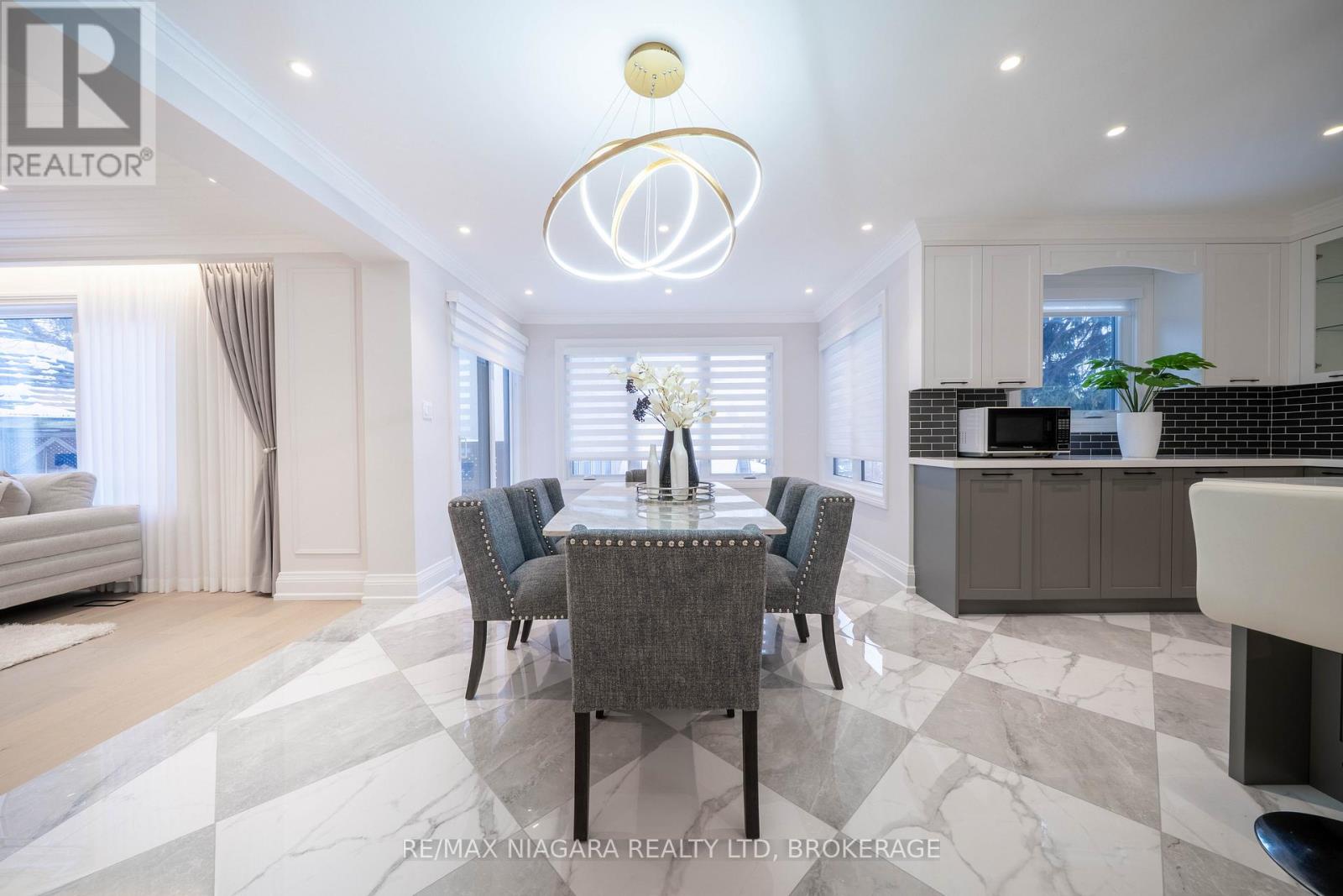 18 Mountbatten Road, Toronto, Ontario  M9P 1Z2 - Photo 14 - W12929252