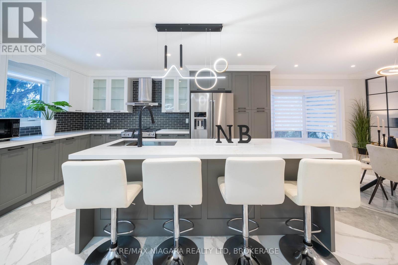 18 Mountbatten Road, Toronto, Ontario  M9P 1Z2 - Photo 15 - W12929252