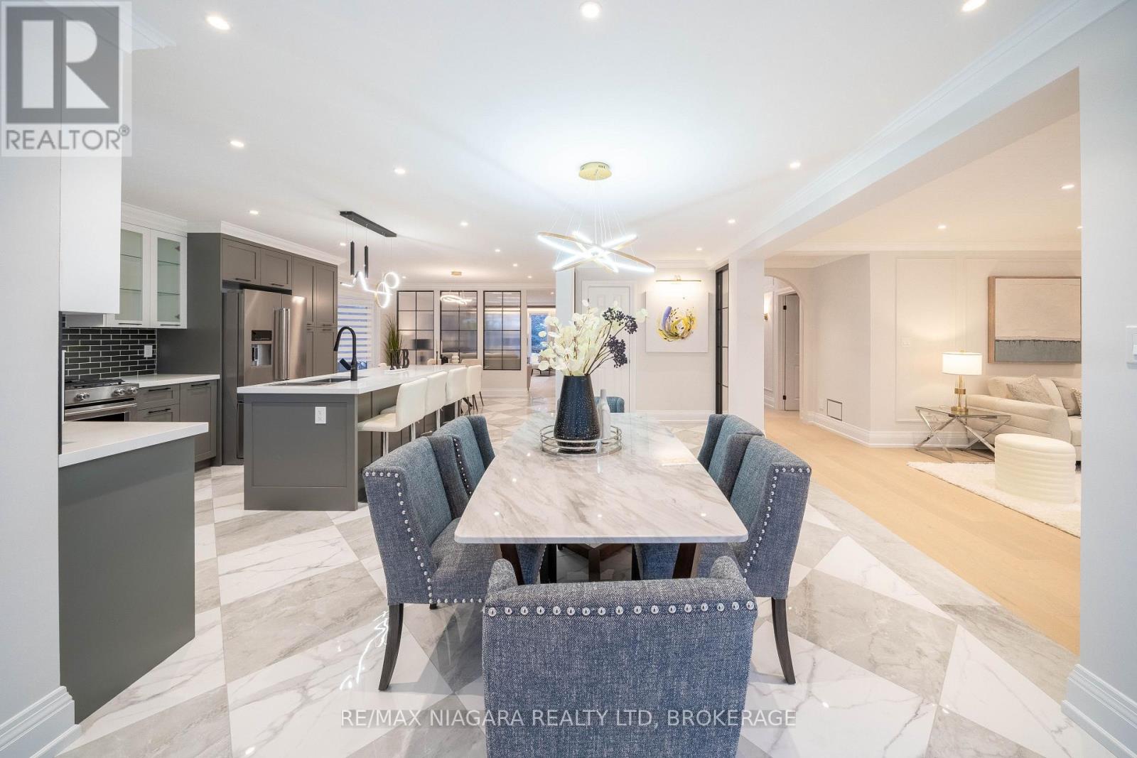 18 Mountbatten Road, Toronto, Ontario  M9P 1Z2 - Photo 16 - W12929252