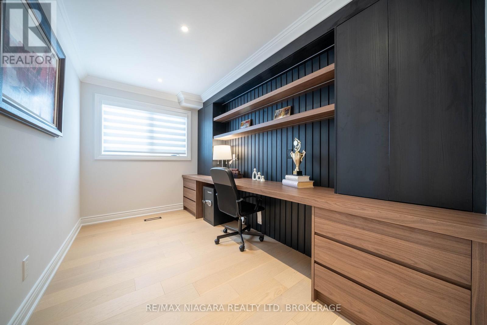 18 Mountbatten Road, Toronto, Ontario  M9P 1Z2 - Photo 22 - W12929252