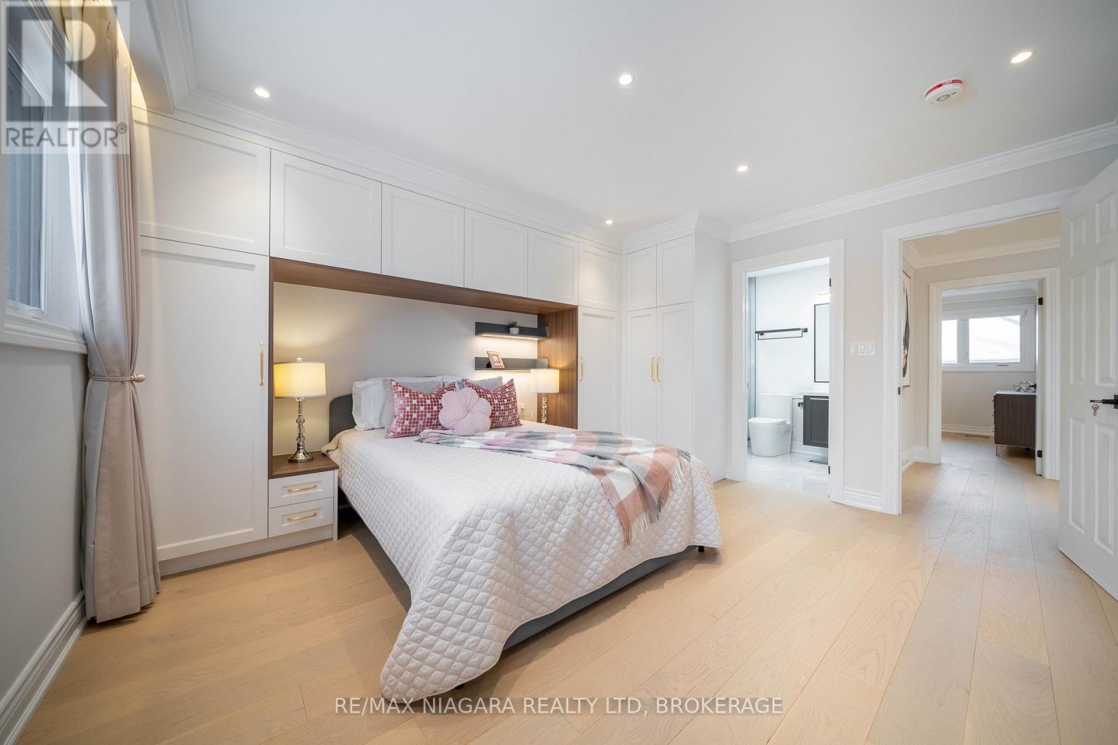 18 Mountbatten Road, Toronto, Ontario  M9P 1Z2 - Photo 27 - W12929252