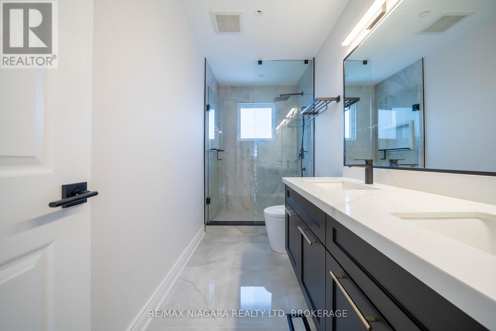 18 Mountbatten Road, Toronto, Ontario  M9P 1Z2 - Photo 31 - W12929252