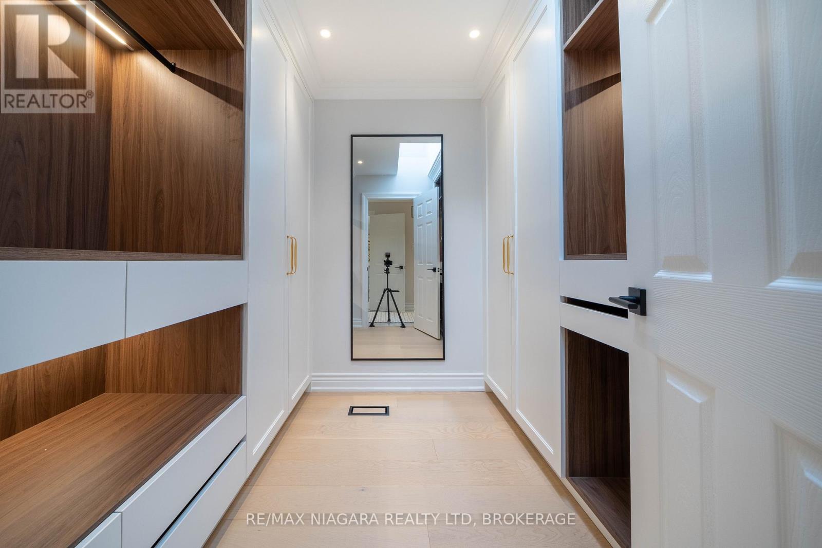 18 Mountbatten Road, Toronto, Ontario  M9P 1Z2 - Photo 36 - W12929252