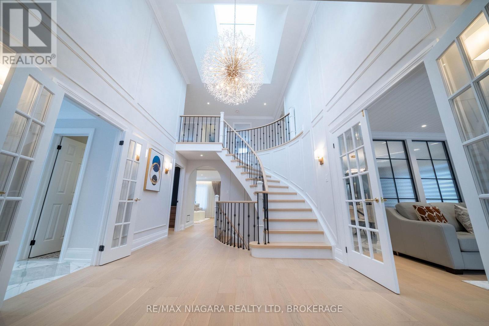 18 Mountbatten Road, Toronto, Ontario  M9P 1Z2 - Photo 5 - W12929252